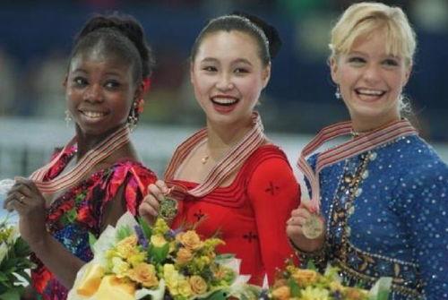 娱乐圈吃瓜日常亚洲冠军,亚洲冠军的瓜田奇遇记